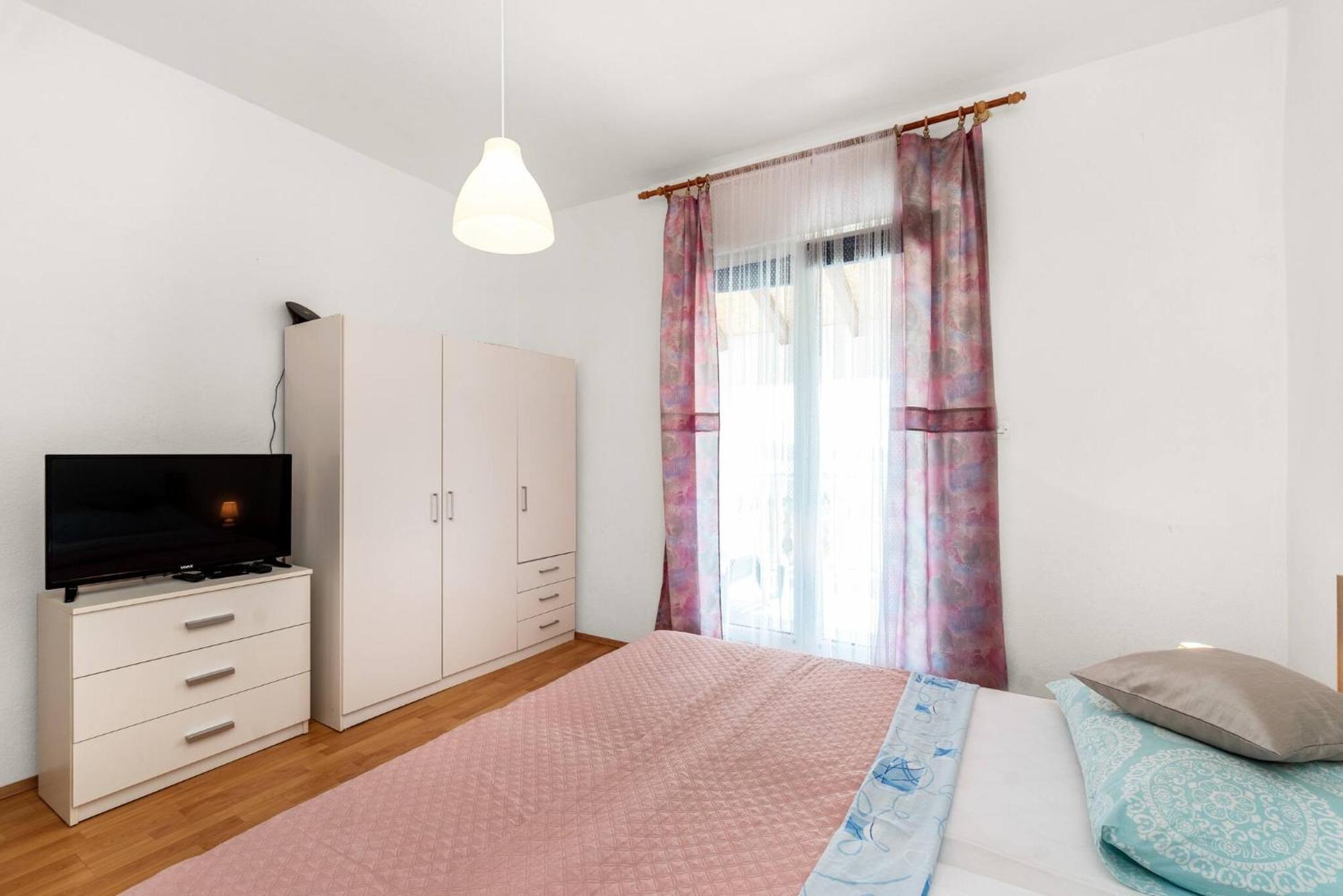 Apartment Lara Tribalj Eksteriør billede