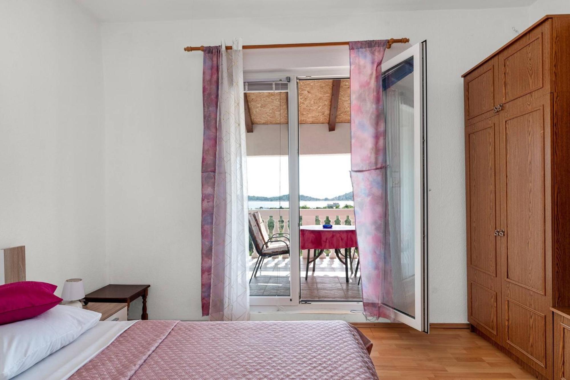 Apartment Lara Tribalj Eksteriør billede